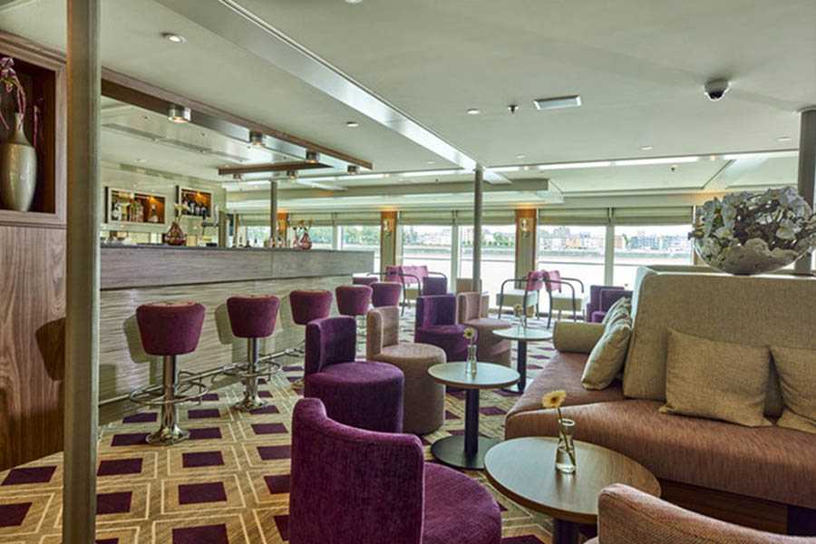 1AVista Reisen MS VistaSky Panoramasalon mit Bar