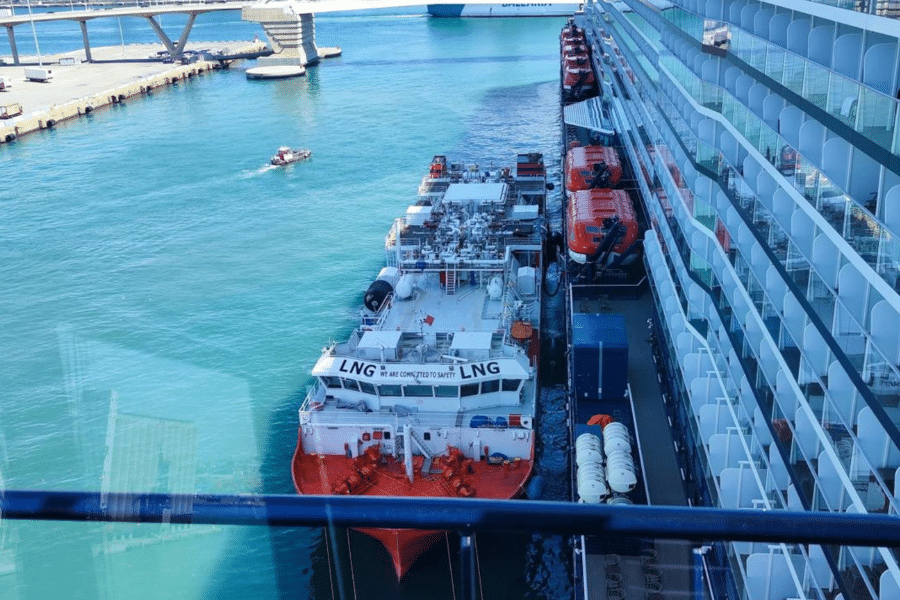 Erste Bio-LNG-Betankung der Mein Schiff Relax